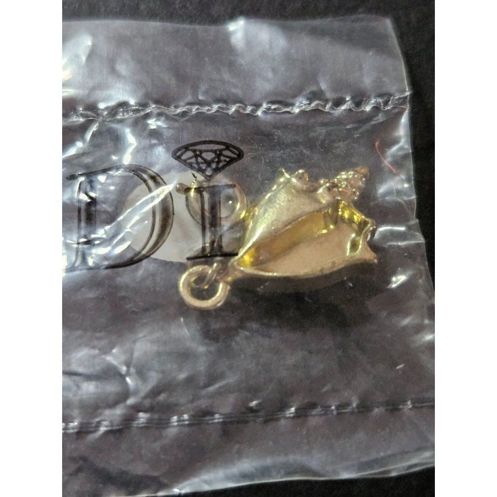 Diamonds International gold tone shell charm